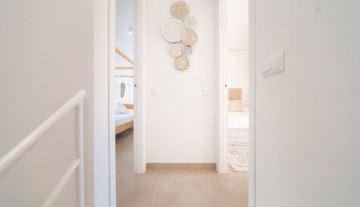 Resa estates ibiza huis huren cala tarida hallway.jpg